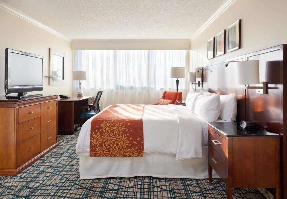 Отель Miami Airport Marriott Экстерьер фото