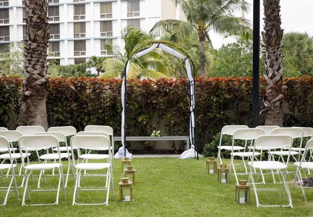 Отель Miami Airport Marriott Экстерьер фото