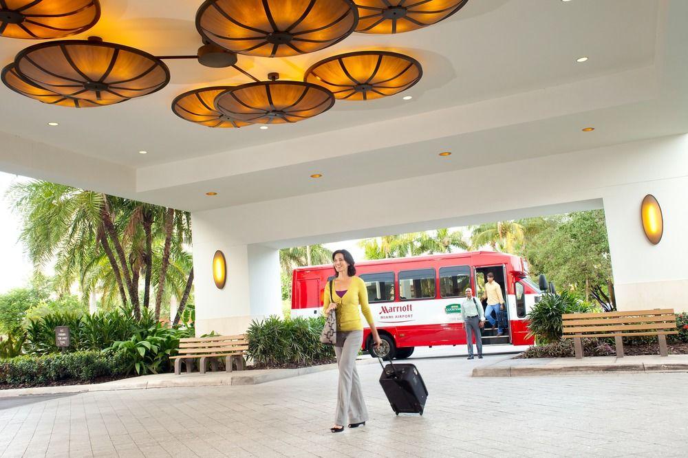 Отель Miami Airport Marriott Экстерьер фото