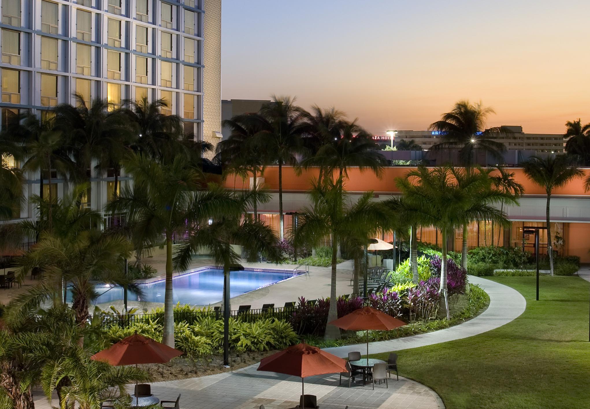 Отель Miami Airport Marriott Экстерьер фото