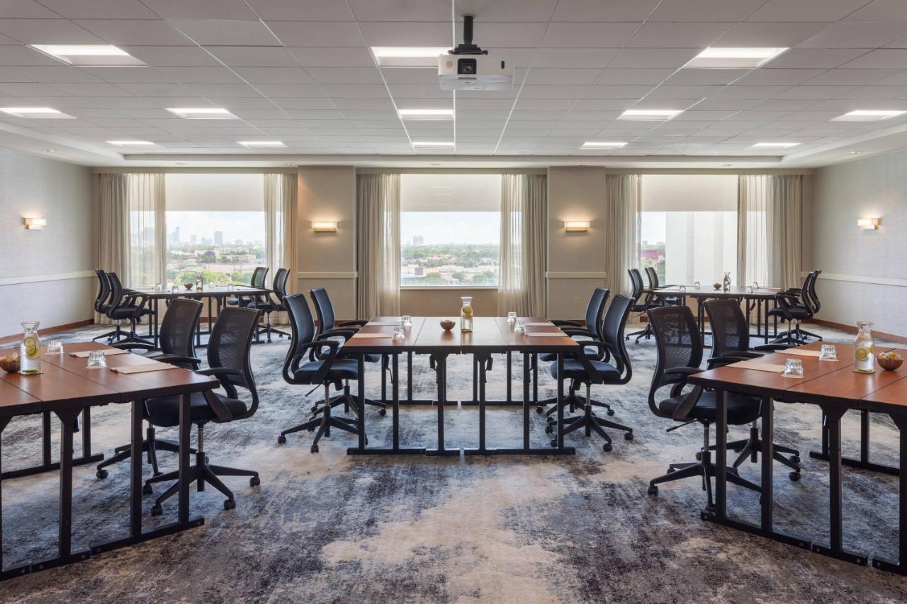 Отель Miami Airport Marriott Экстерьер фото
