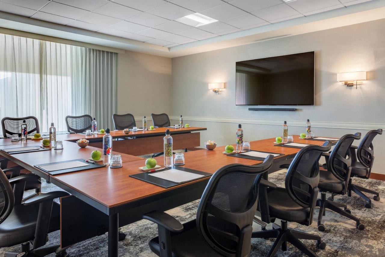 Отель Miami Airport Marriott Экстерьер фото