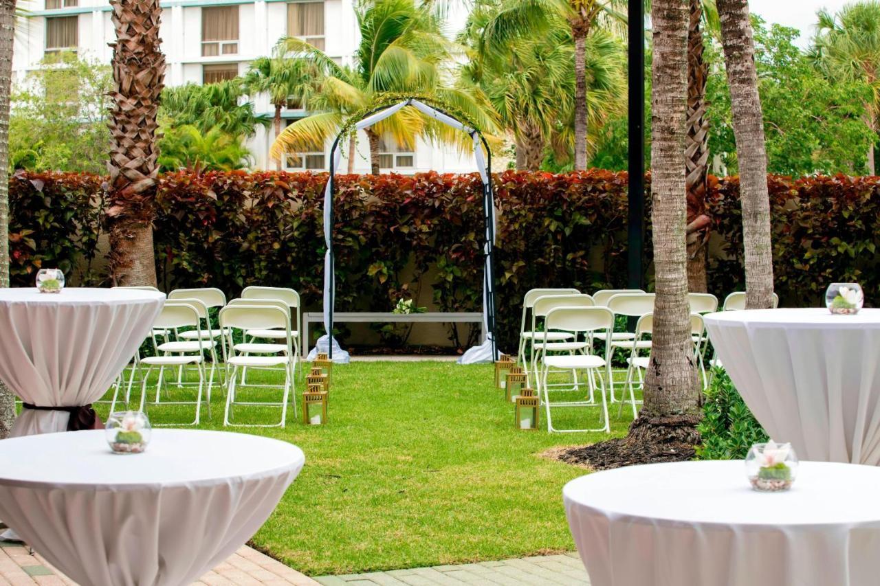 Отель Miami Airport Marriott Экстерьер фото