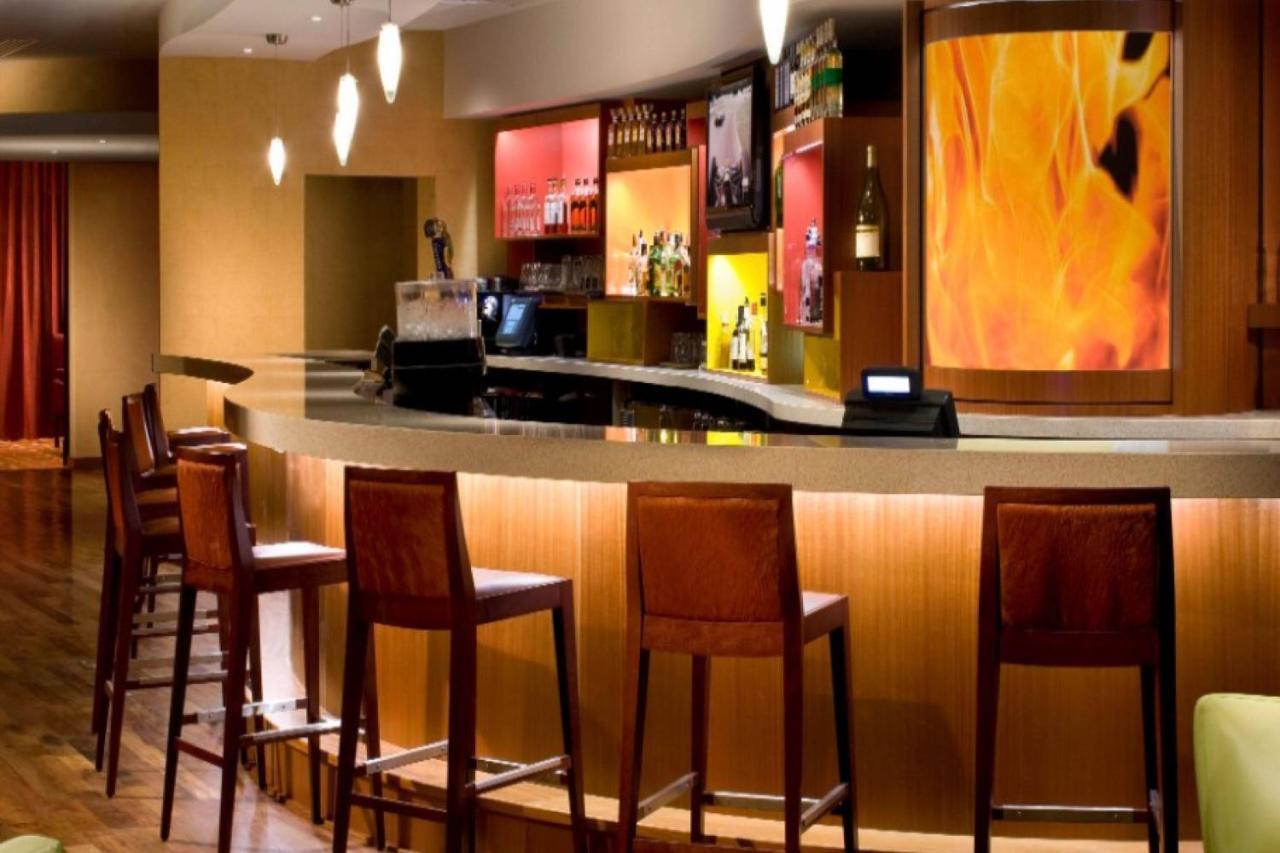 Отель Miami Airport Marriott Экстерьер фото