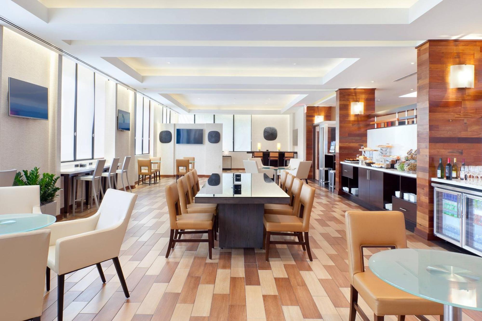 Отель Miami Airport Marriott Экстерьер фото