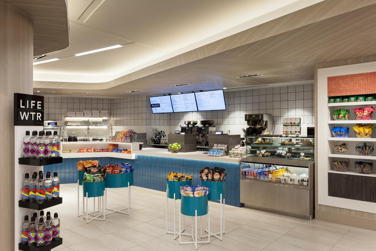 Отель Miami Airport Marriott Экстерьер фото