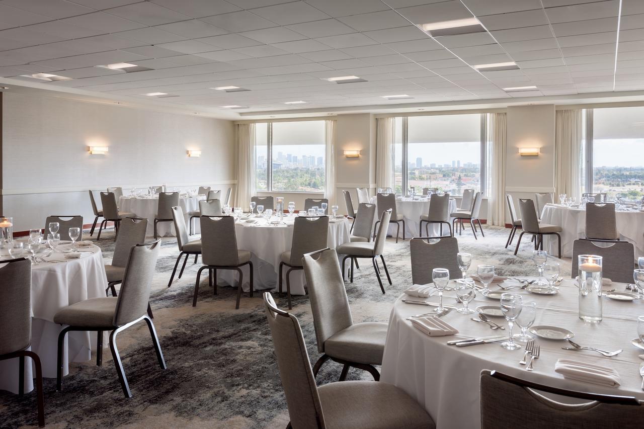 Отель Miami Airport Marriott Экстерьер фото