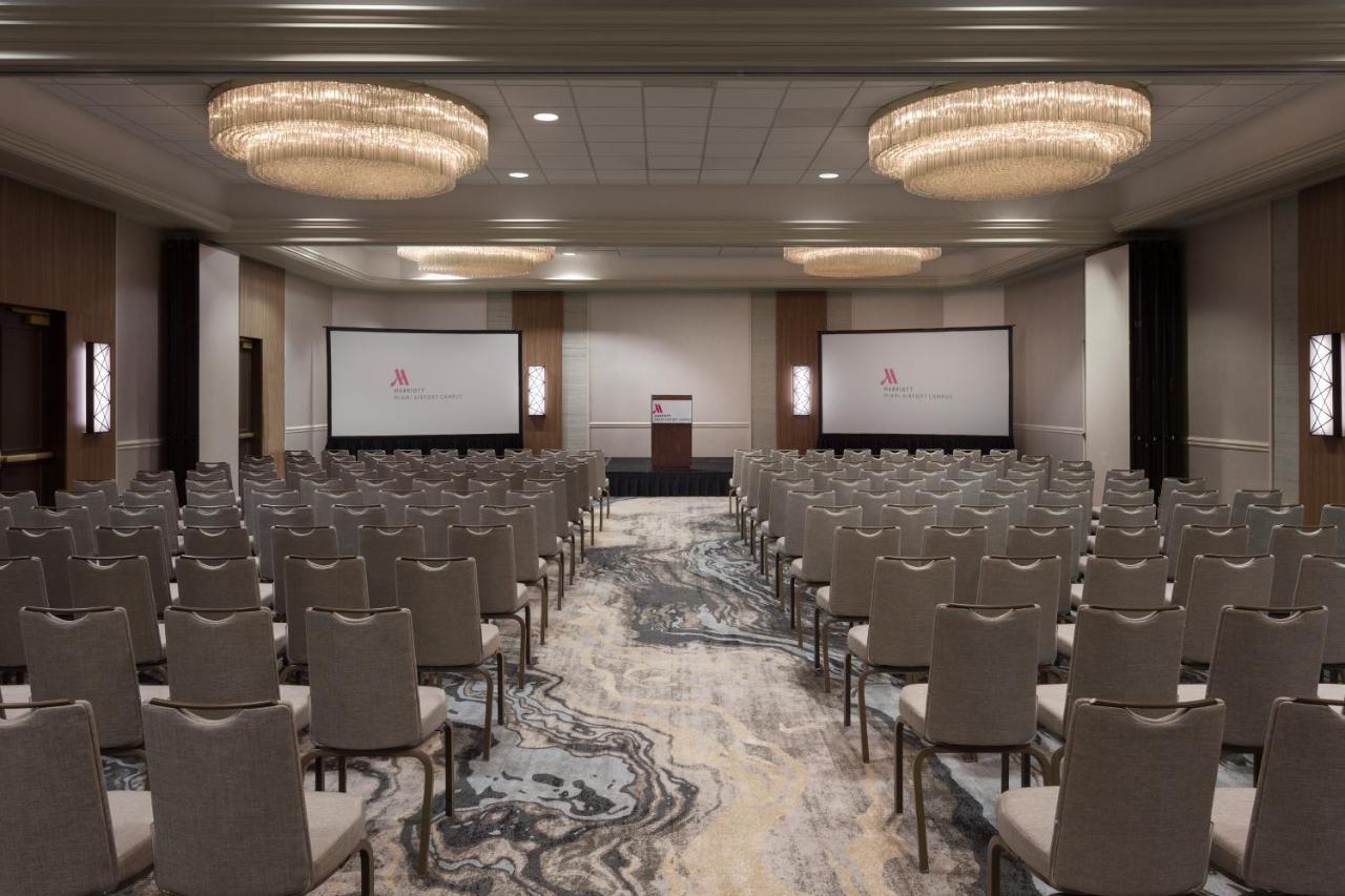 Отель Miami Airport Marriott Экстерьер фото