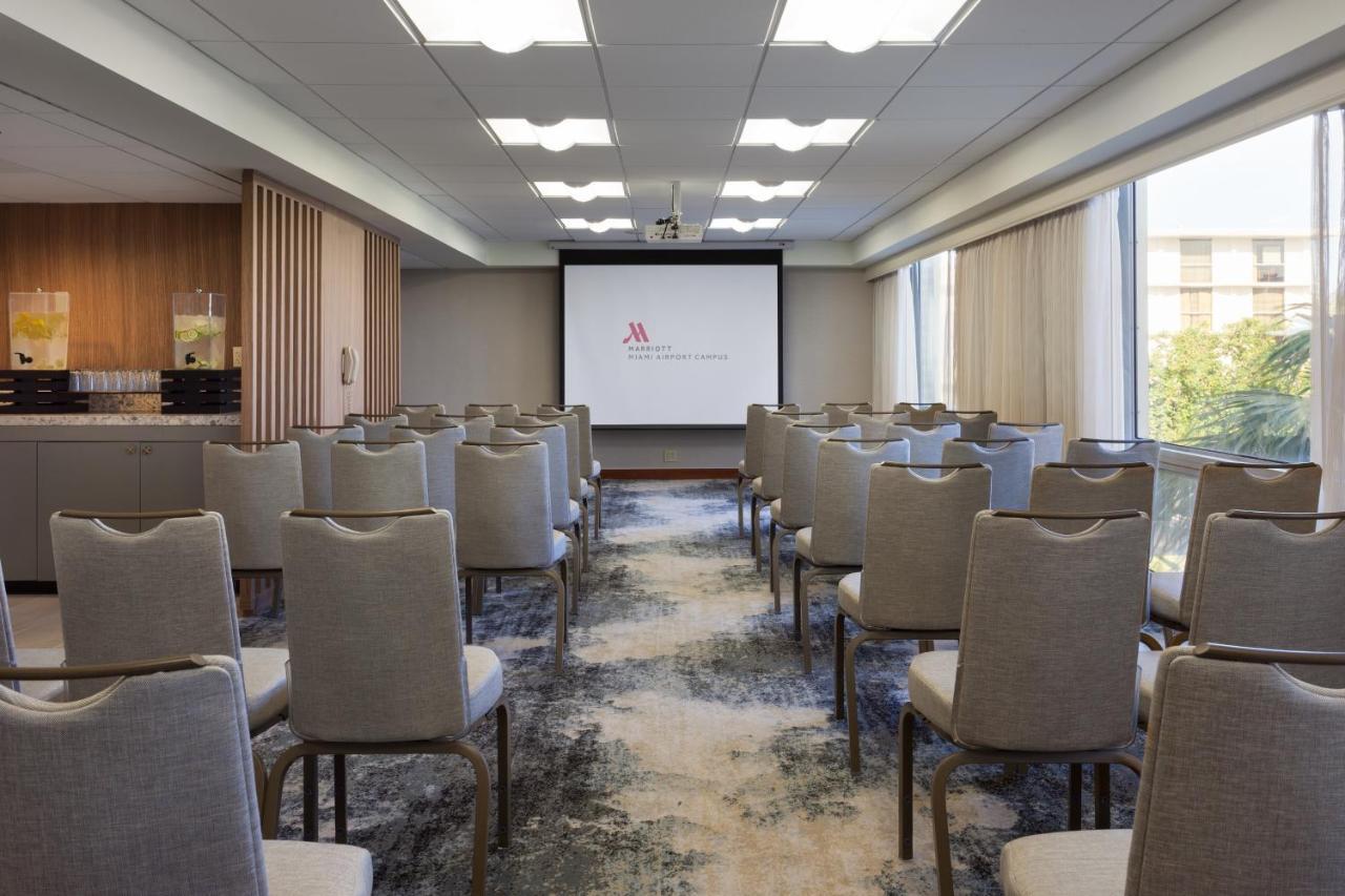 Отель Miami Airport Marriott Экстерьер фото