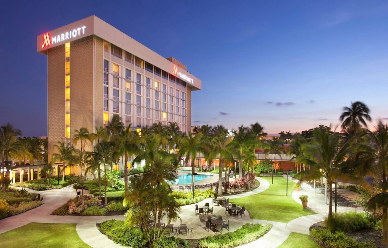 Отель Miami Airport Marriott Экстерьер фото